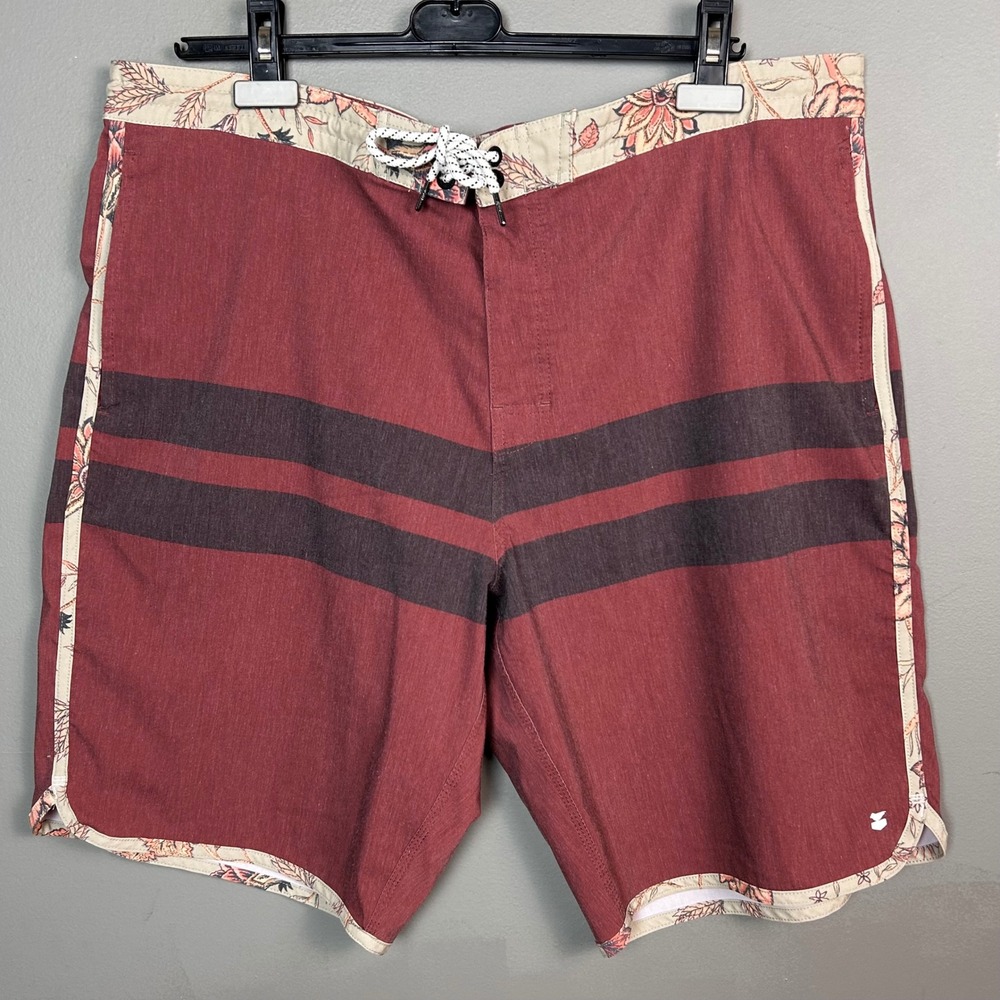 Jetty Sandbar Board Shorts Men's Size 40 Red Striped Floral Streetwear Surf